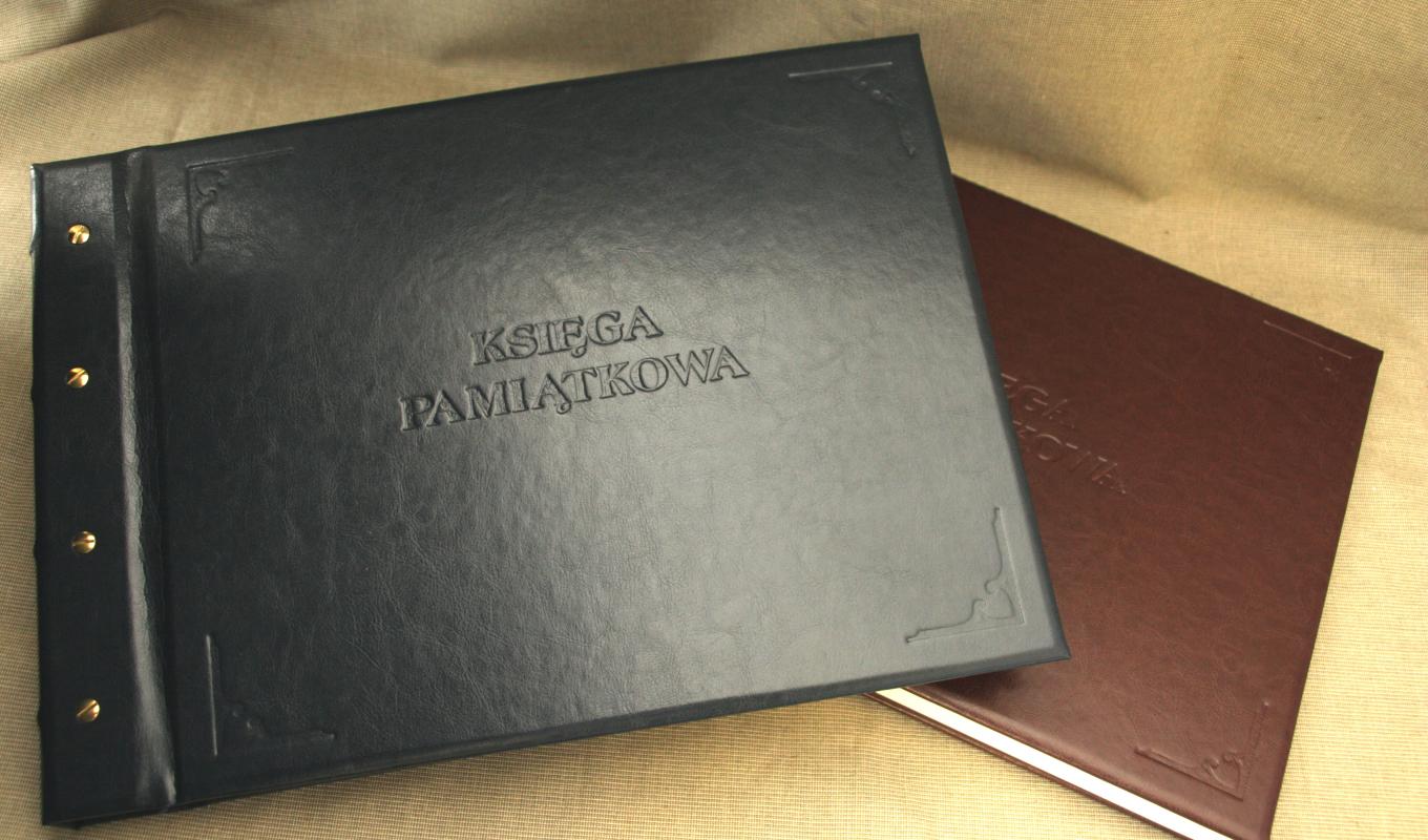 Karneol K-06.P-01.02 • Księgi pamiątkowe. Oprawa w materiał skóropodobny. Tłoczenie tytułu.