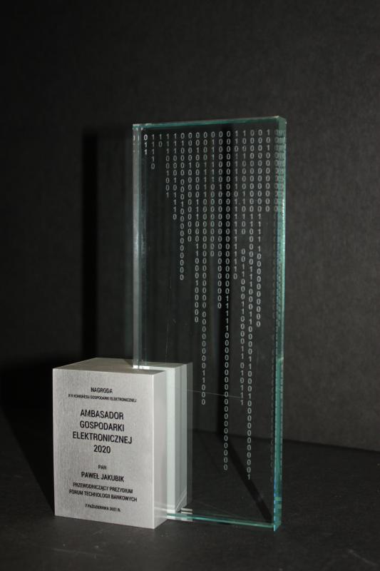 Karneol K-07.P-01.01 • Nagroda – statuetka Kongres Gospodarki Elektronicznej ZBP.
