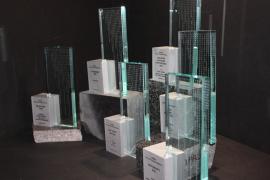 Karneol K-07.P-01.02 • Nagroda – statuetka Kongres Gospodarki Elektronicznej ZBP z metalu i szkła.
